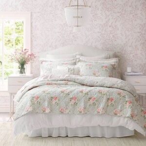 *Laura Ashley Full/Queen Melany Pink Floral Reversible QUILT 3 pc Set w/BedSkirt